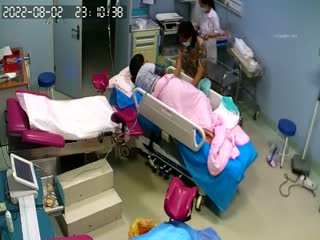 稀有黑客破解❤国内某乡镇医院摄像头偷拍孕妇顺产手术流出-2